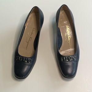 Salvatore Ferragamo Navy Blue Leather Pump with Chain Link Detail  sz 6.5